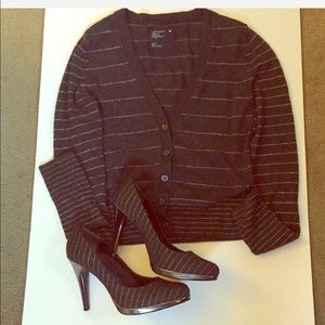 AE Cardigan Sml & Nine West Heels 9 Gray & Silver
